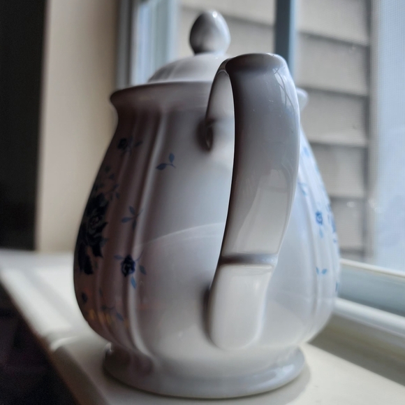 Ceramic kettle white with blue roses - Picture 2 of 8